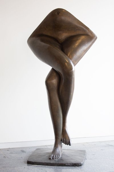 F.E. McWilliam, Umbilicus, 1977, Bronze, 173 x 84 x 70 cm, Gifted by the Arts Council of Northern Ireland, 2012.