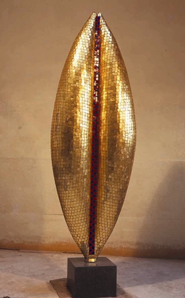F.E. McWilliam, Gold Venus, 1968, Mosaic on fibreglass, 280 x 61 x 30 cm