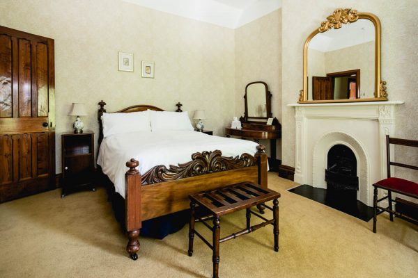 Kiltariff_Hall_Country_House_Red_Kite_Room-web-003