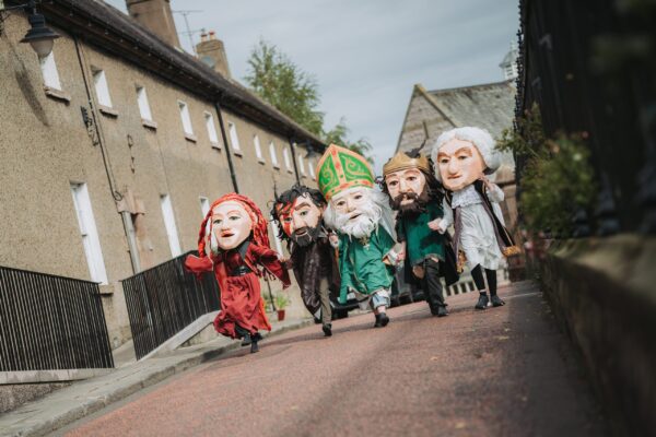 5 Big Heads running up the street